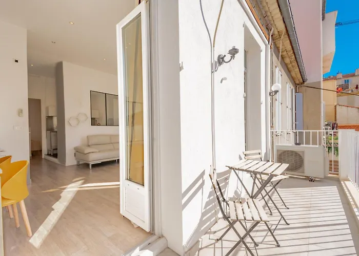 Bel Avec Balcon Centre Apartment